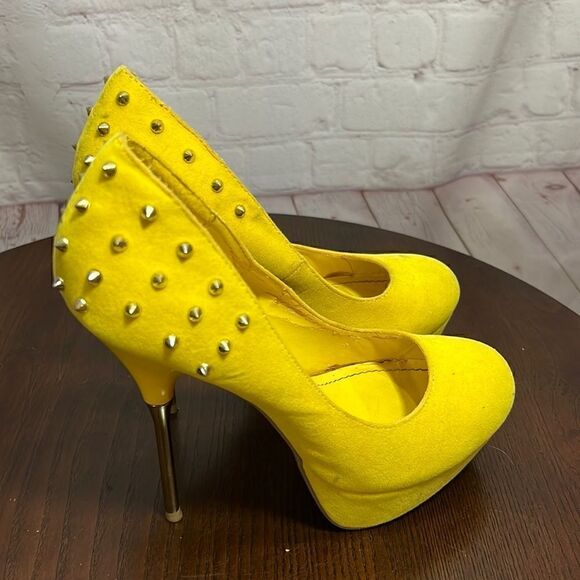 Shoe dazzle yellow suede like studded stiletto pumps GUC 8.5 - Picture 12 of 12
